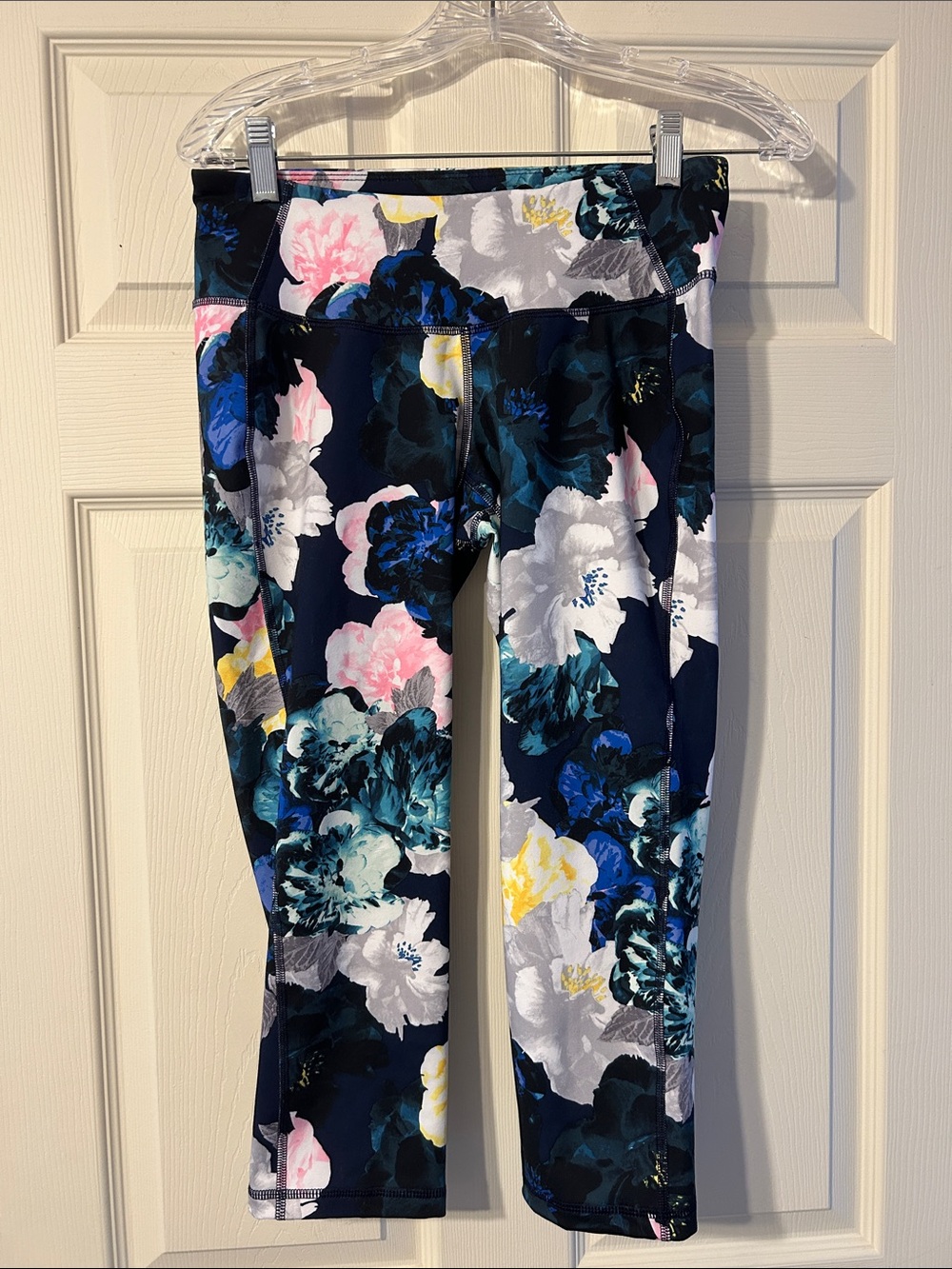 Old Navy Navy Floral Capri Leggings Medium